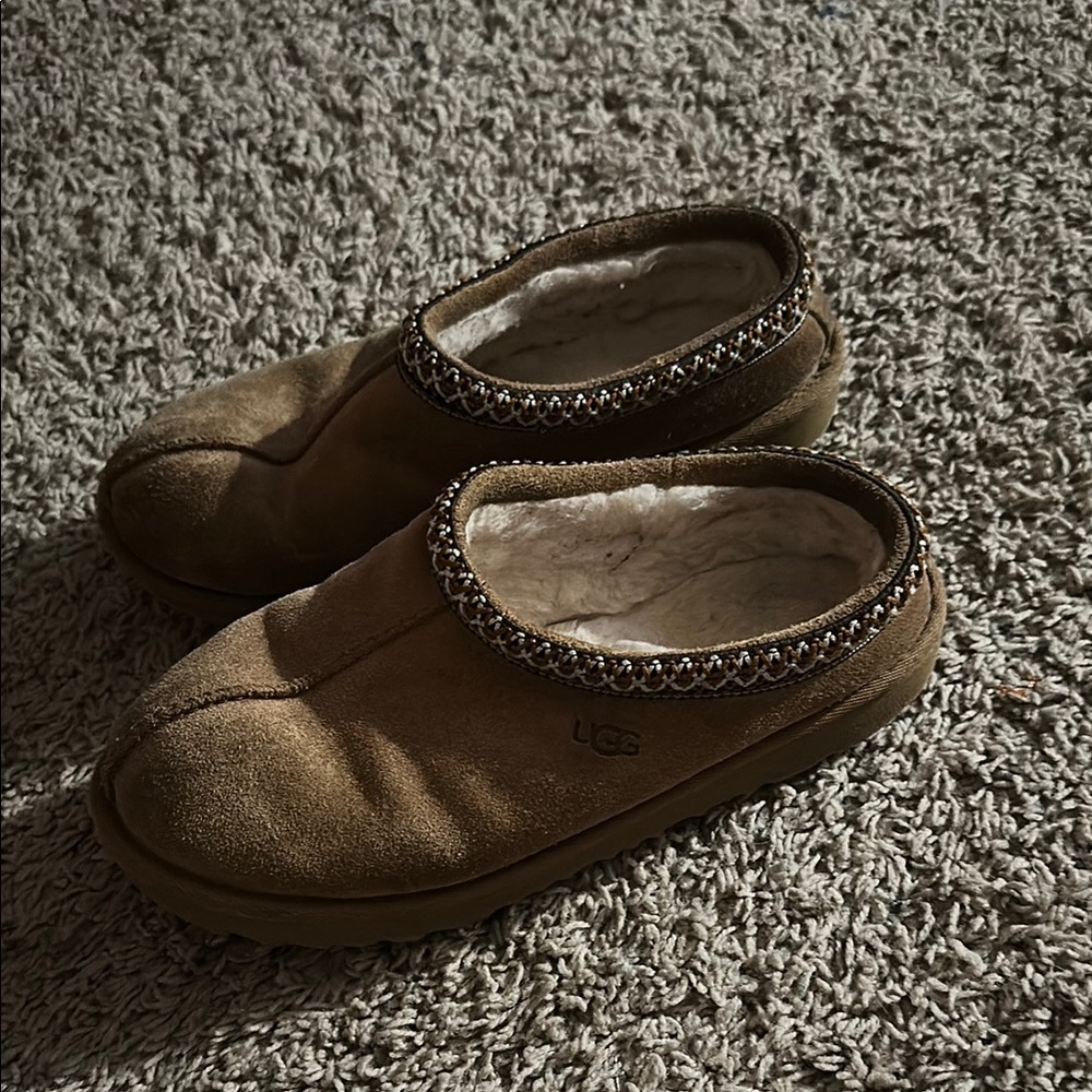 UGG Tan Slippers Cozy Indoor Comfort